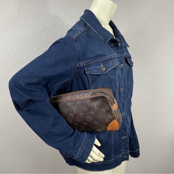 Louis Vuitton Monogram Pochette Pouch Clutch Toiletry Bag - Picture 3 of 17